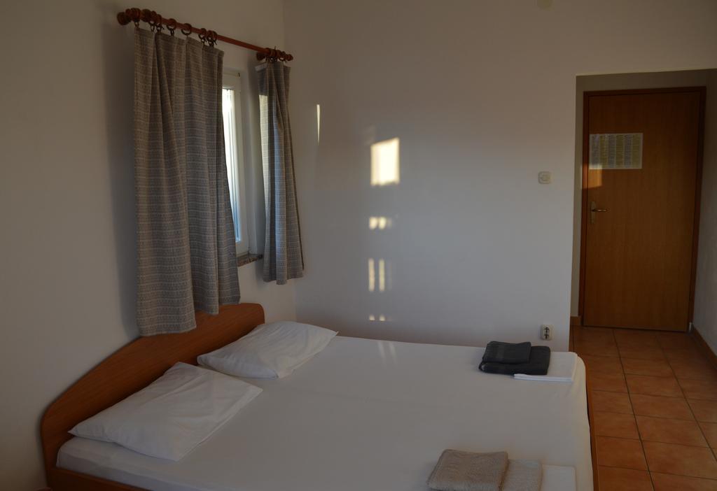 Apartments Burcul Pag Pag Town Rum bild